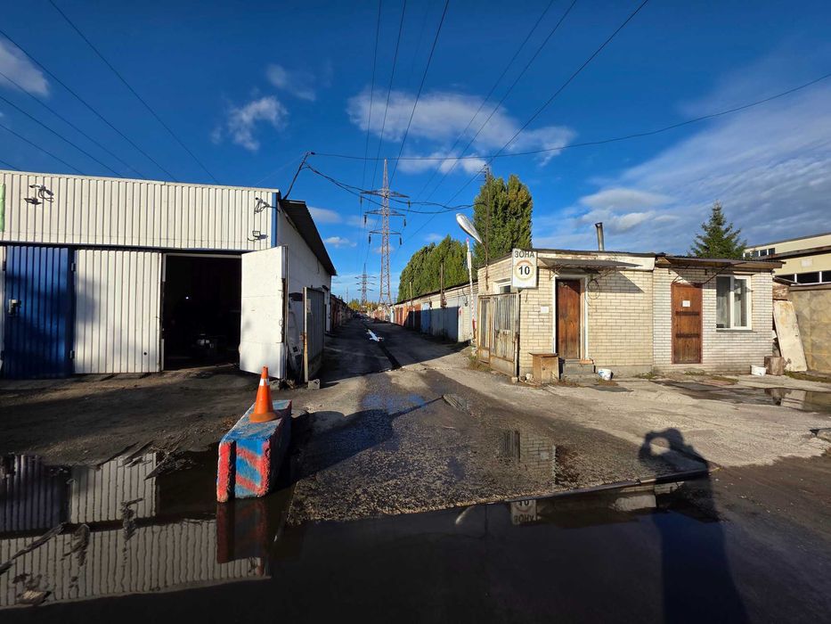 продам гараж Дарницкая площадь, Сосюры 68