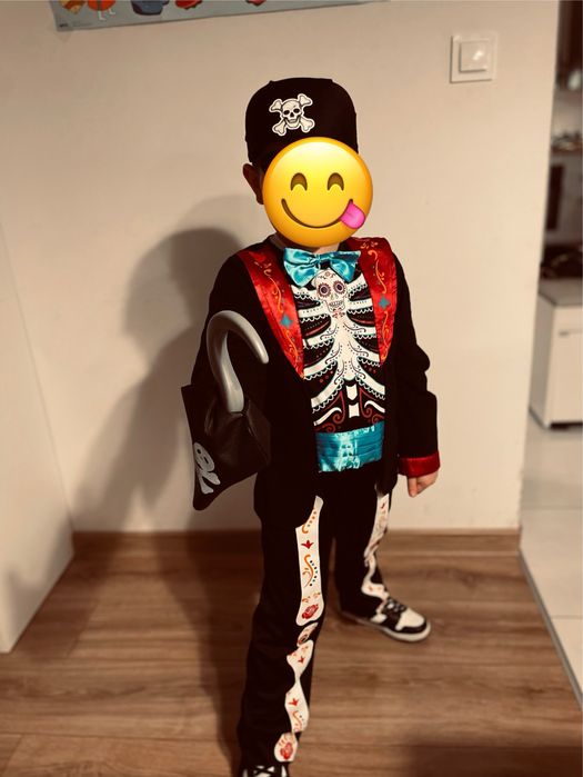 Kostium pirata+ akcesoria wiek 6/7 lat