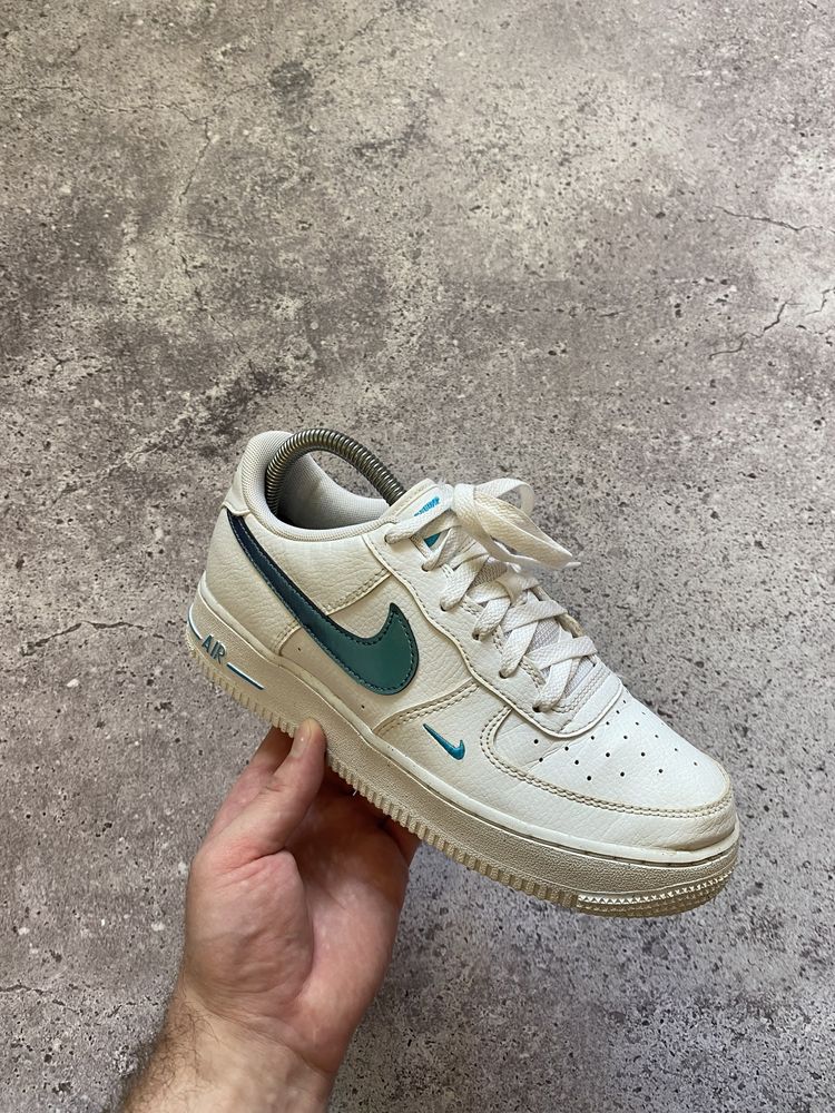 Оригінальні кросівки Nike Air Force 1