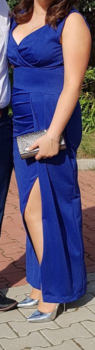 Długa granatowa sukienka z rozcięciem