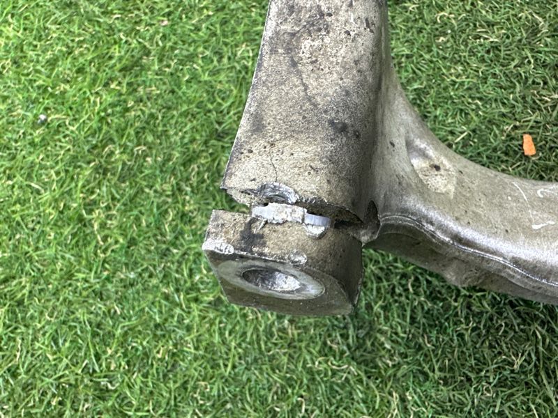 Поворотный кулак передний правый AUDI Q5 FY 2.0 DAYB 2018