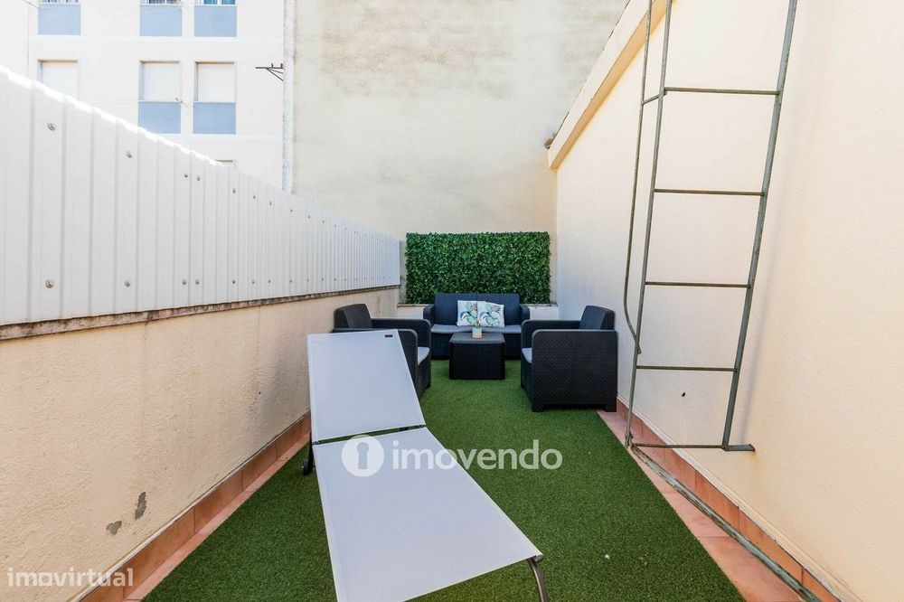Apartamento T1+1 com terraço de 27m², no Pendão, em Queluz