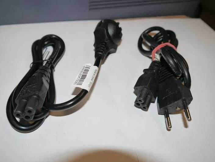 ZESTAW KABLI:  kabel ósemka, kabel mini Jack, kabel koniczynka