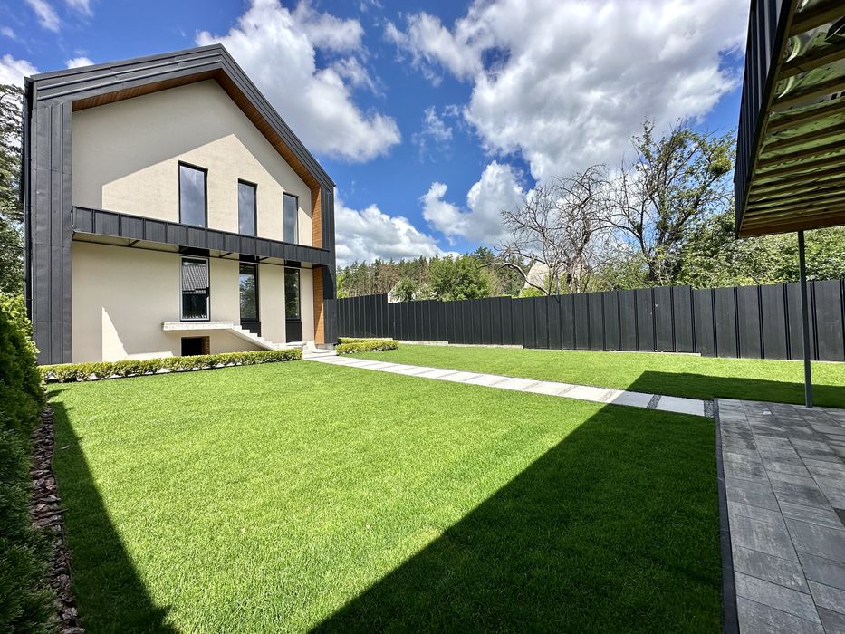 Продаж будинку з чистовим оздобленням та підвалом в Ірпені