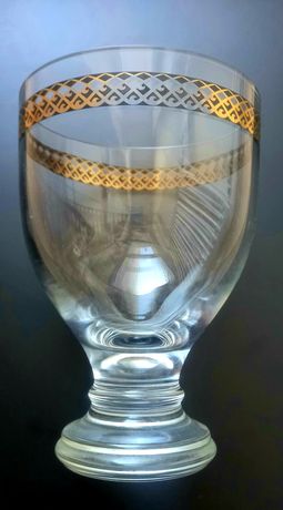 Szklany kielich puchar ze złotym wzorem