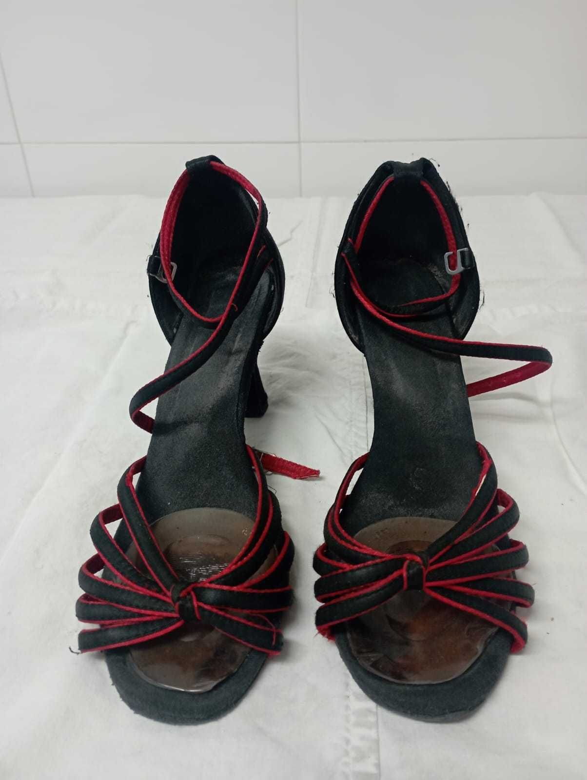 Sapatos de senhora de dança pretos e vermelhos tamanho 40 usados