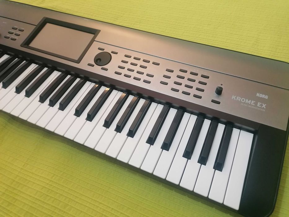 Sintetizador Korge Krome 61 EX como novo