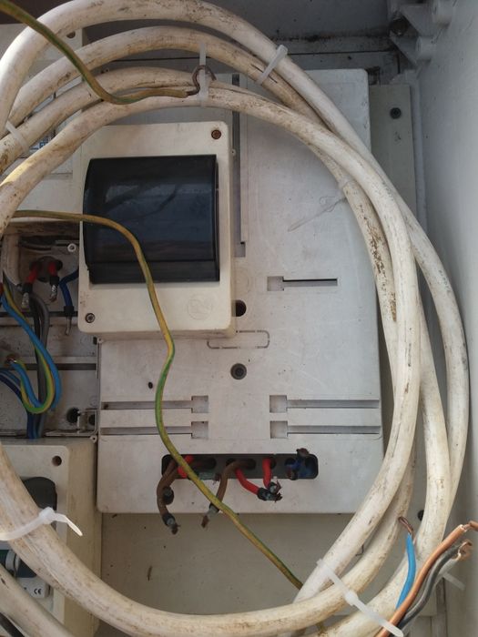 Rozdzielnia budowlana używana plus długi przewód Gratis