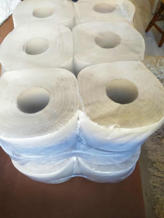 Mega paka papieru toaletowego marki BASIC (24 duże rolki)