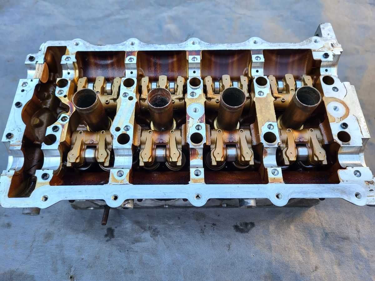 Głowica lewa AUDI A6 C5 4,2  , A8 D2 D3  3,7  , 4,2  .