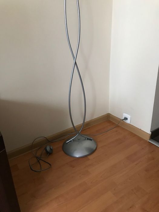 Lampa stojąca do salonu