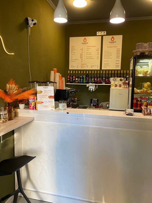 Центр, прибуткова кавʼярня, світло не вимикають