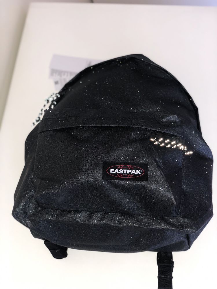 Vendo Mochila Eastpak preta com brilho