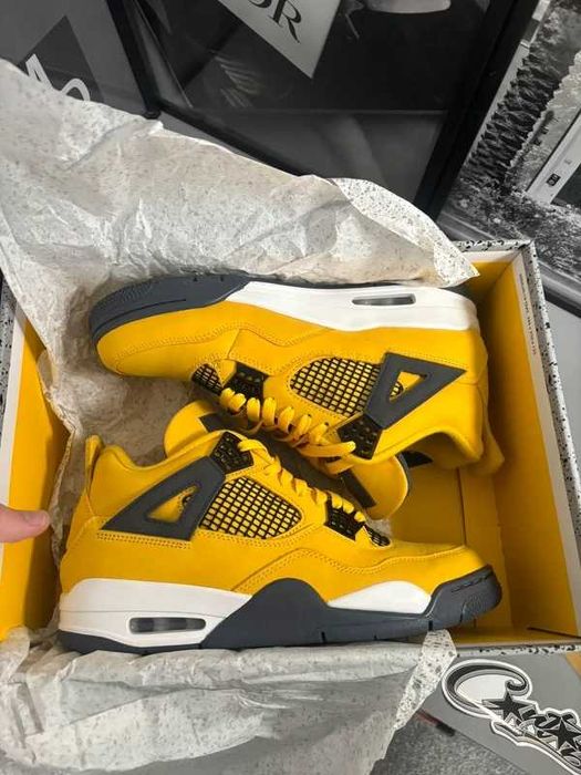 Jordan_4_Retro_tour_yellow R.40