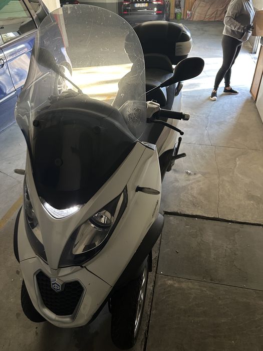 Piaggio MP3 500 triciclo pode set conduzida com carta de carro