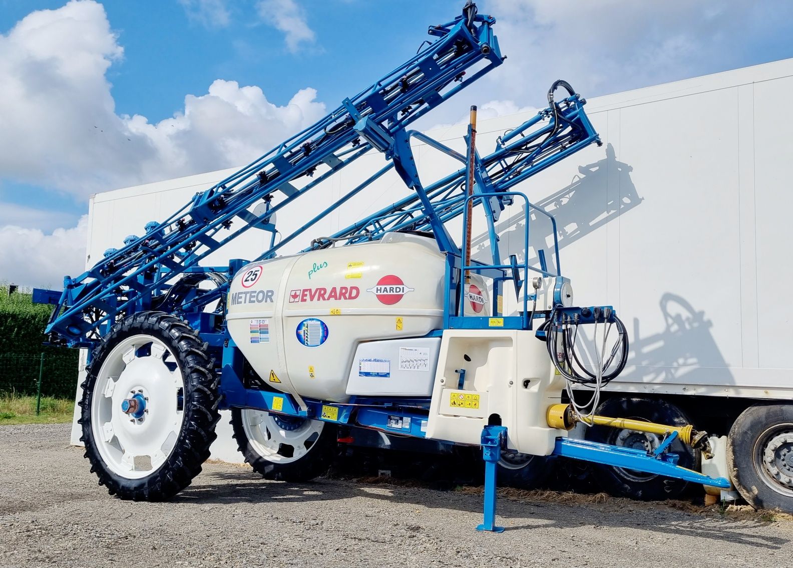 Opryskiwacz Evrad Hardi Meteor plus 21m/18m 2800l skrętna oś 6 sekcji