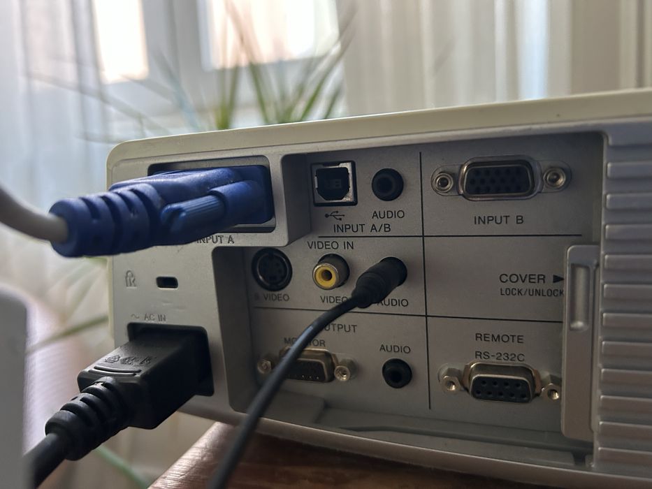 Projector Sony VPL-cx80