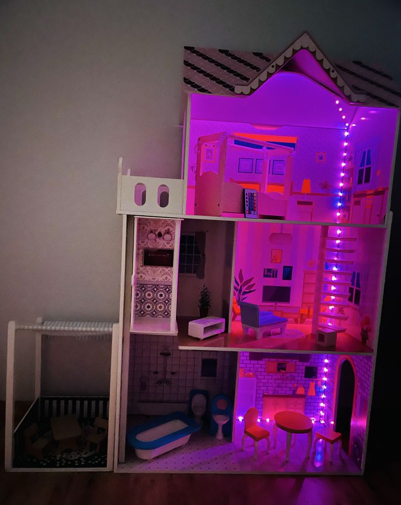 Domek dla lalek (np. Barbie) z pełnym wyposażeniem + oświetlenie LED