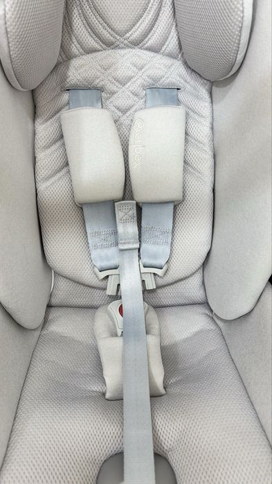 Автокрісло (автолюлька) Cybex Cloud T i-Size plus Platinum White
