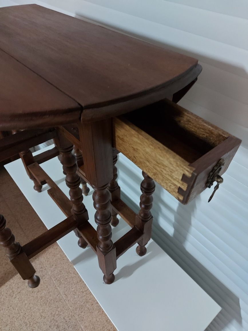 Mesa de jogo em madeira