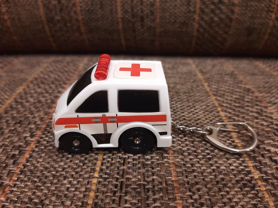 Breloczek ambulans z dźwiękiem nowy