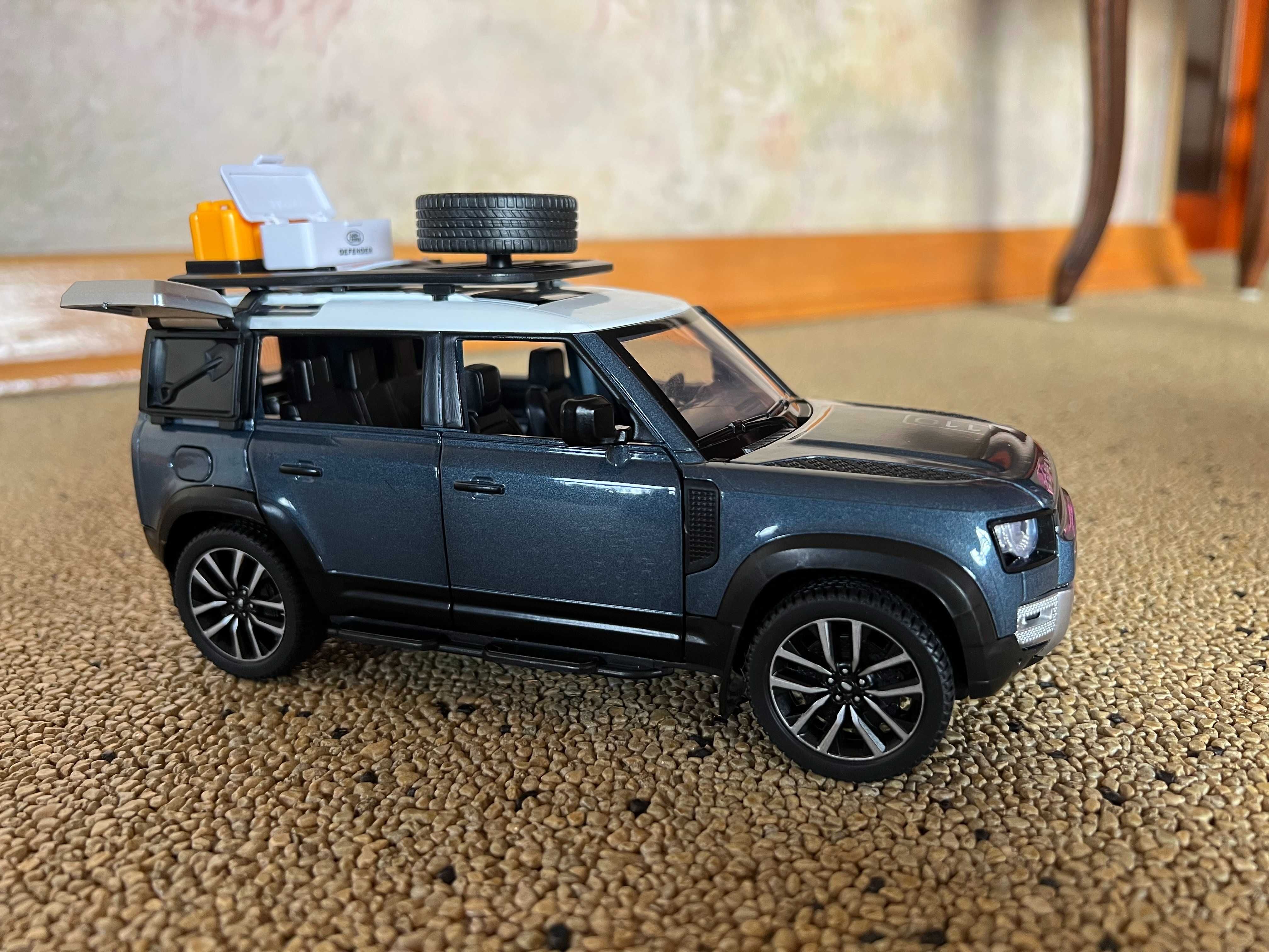 Модель машинки 1/24 - Джип Land Rover Defender металл литьё (игрушка)