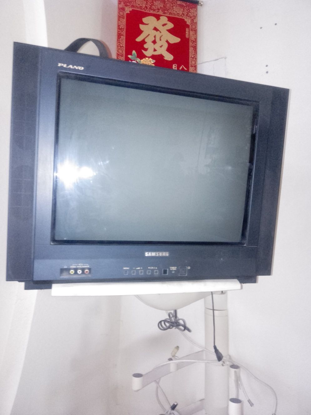 Продам  телевизор Самсунг в рабочем состоянии 2001 года диагональ 51