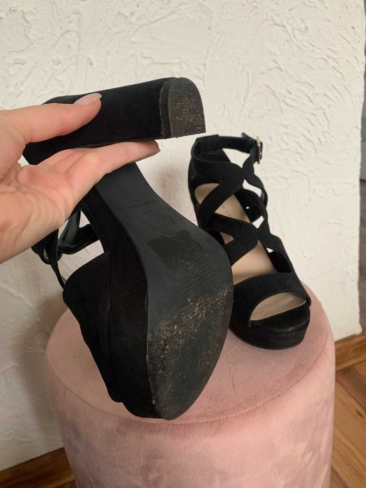 Sandały na obcasie 37