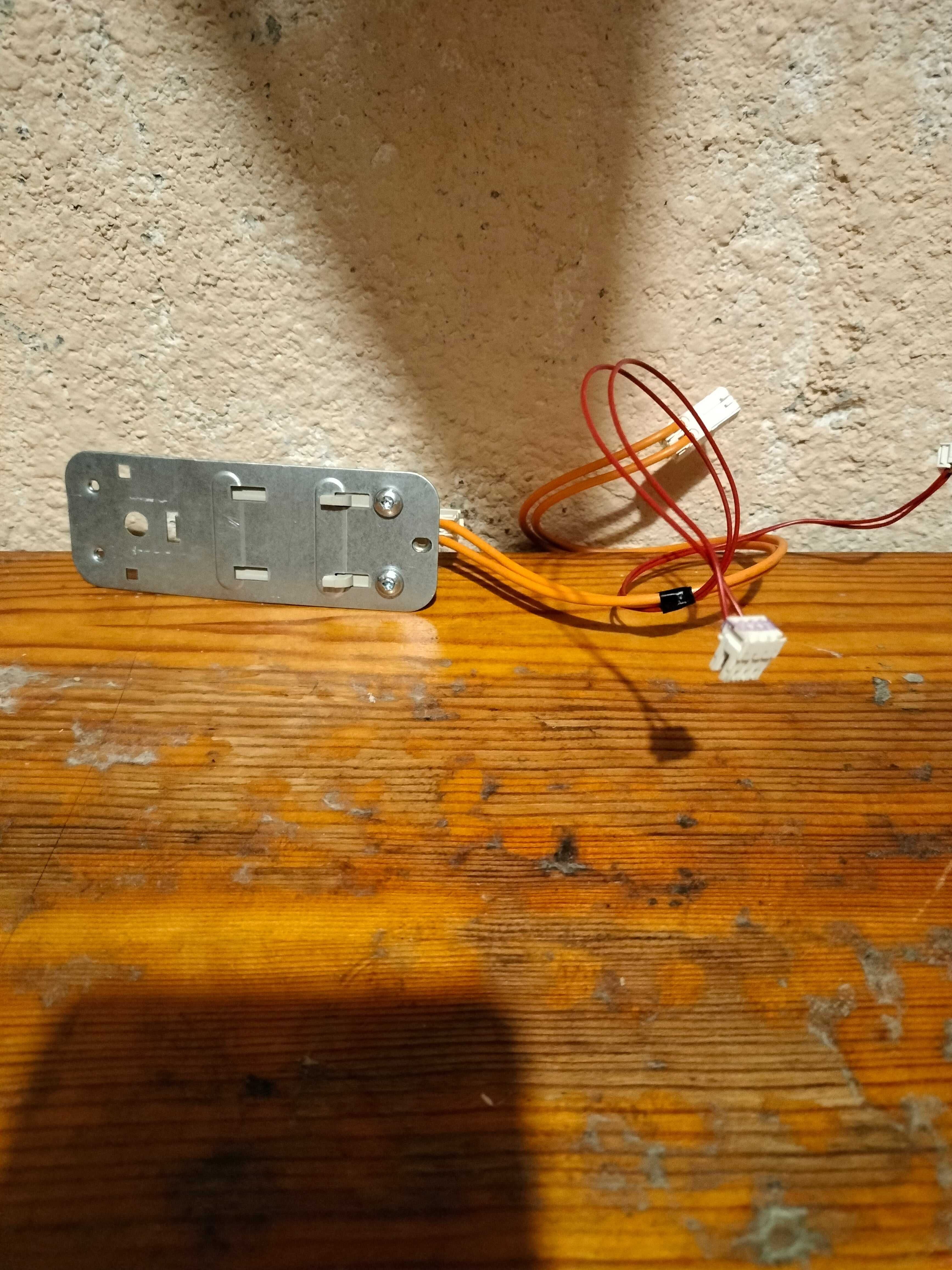Kondensator przeciwzakłóceniowy Whirlpool AWE 6519/P KBP7325 iskra