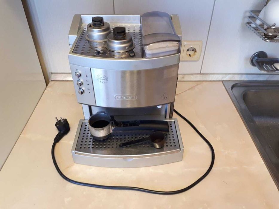 Кавоварка Delonghi MG EC750