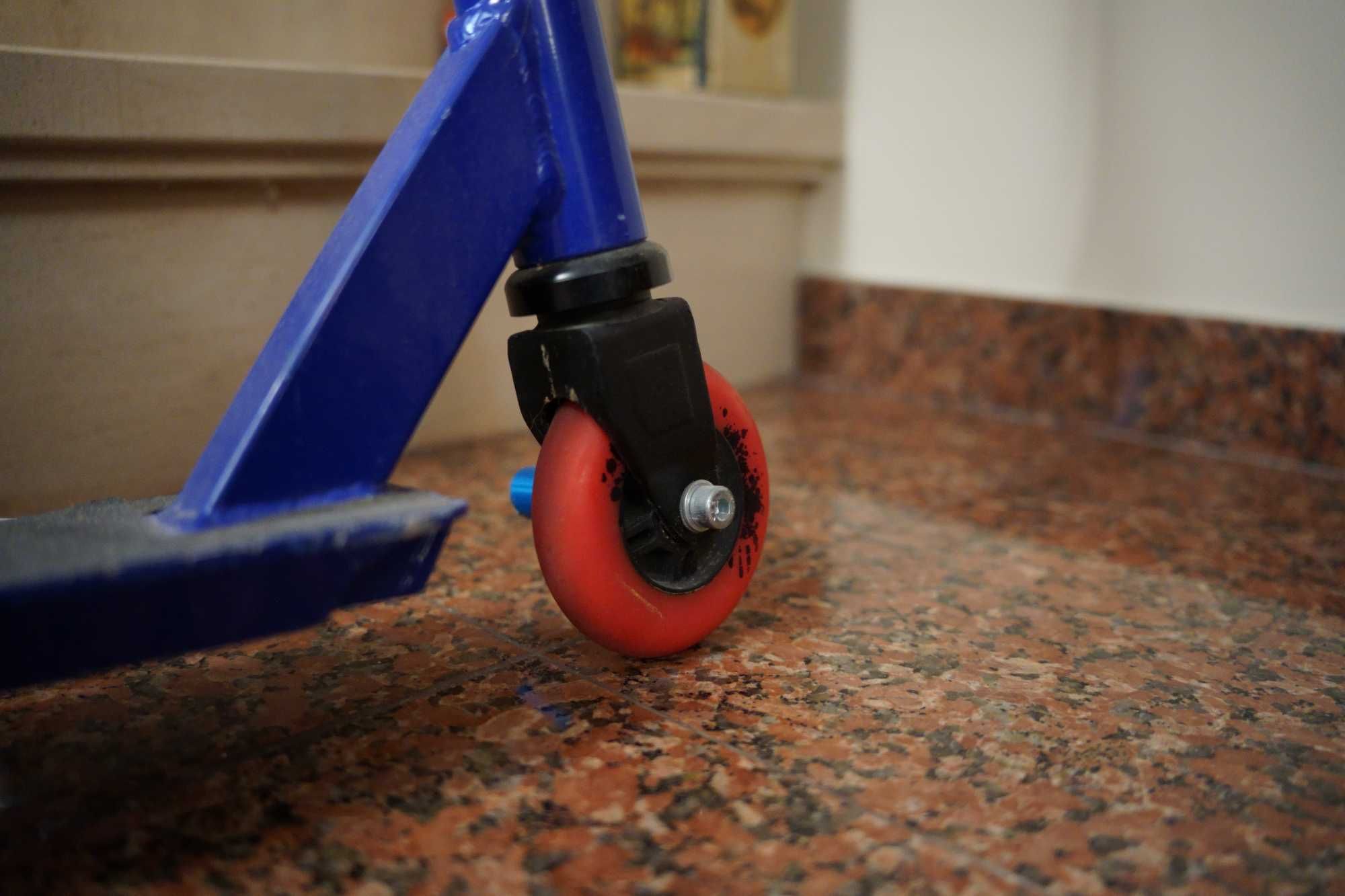Trotinete freestyle outbreak + pegs nas duas rodas