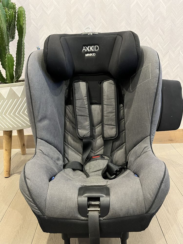 Fotelik samochodowy Axkid Minikid 2.0 9-25 kg zielony