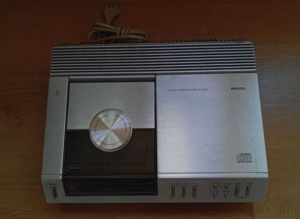 Philips CD-100..