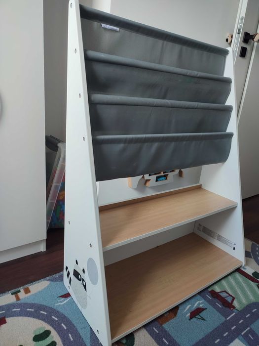 Regał na książki i zabawki