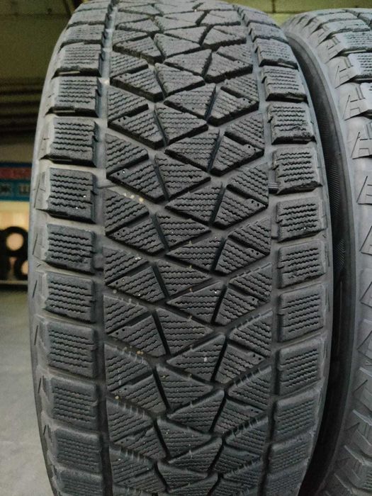 R18 245 60 шини зимові Bridgestone Blizzak DM-V2 японські липучки
