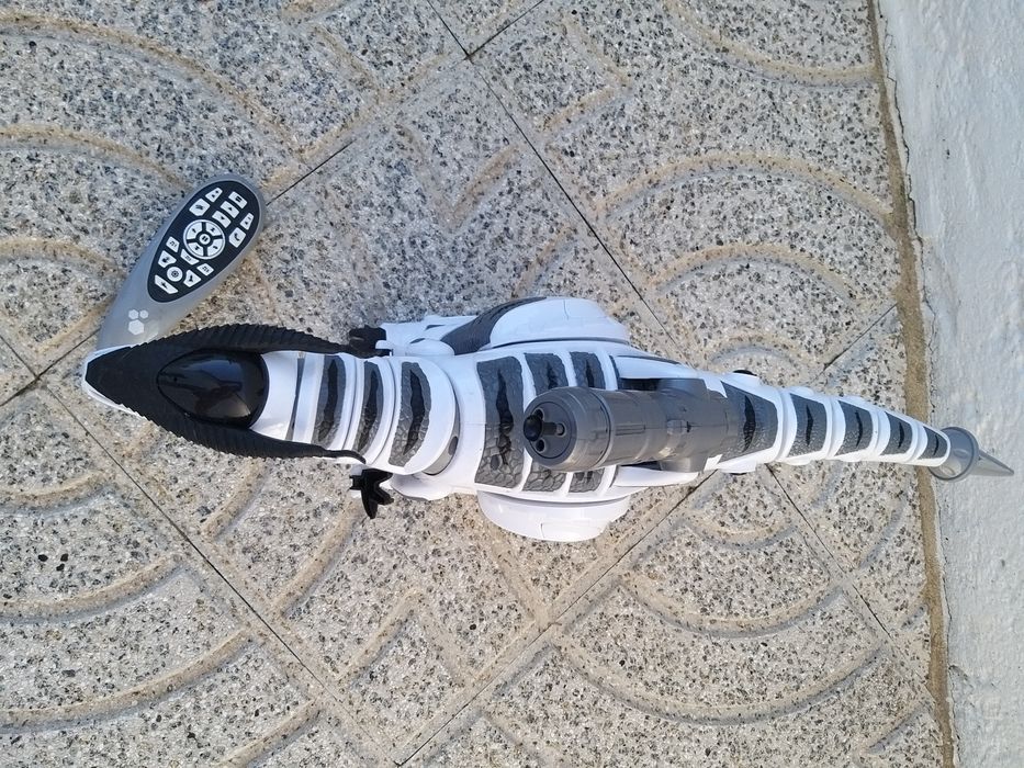 Dinossauro  telecomandado