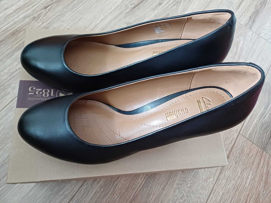 Clarks шкіряні туфлі нові 39р