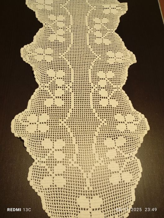 Caminho de mesa em crochê