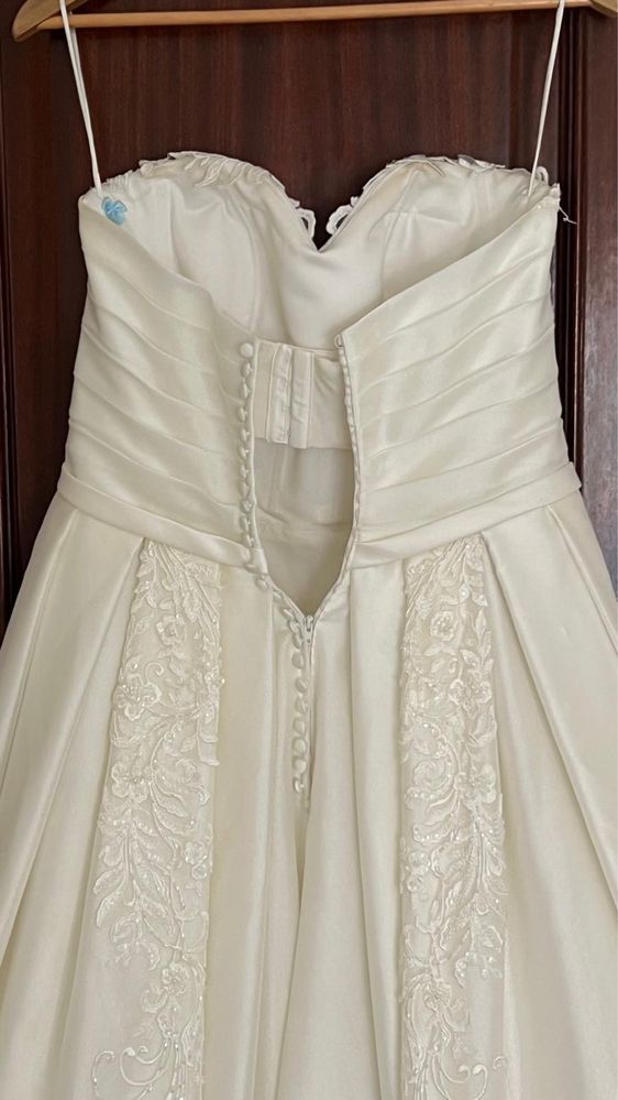 Vestido de Noiva + Véu — Oferta do Saiote!