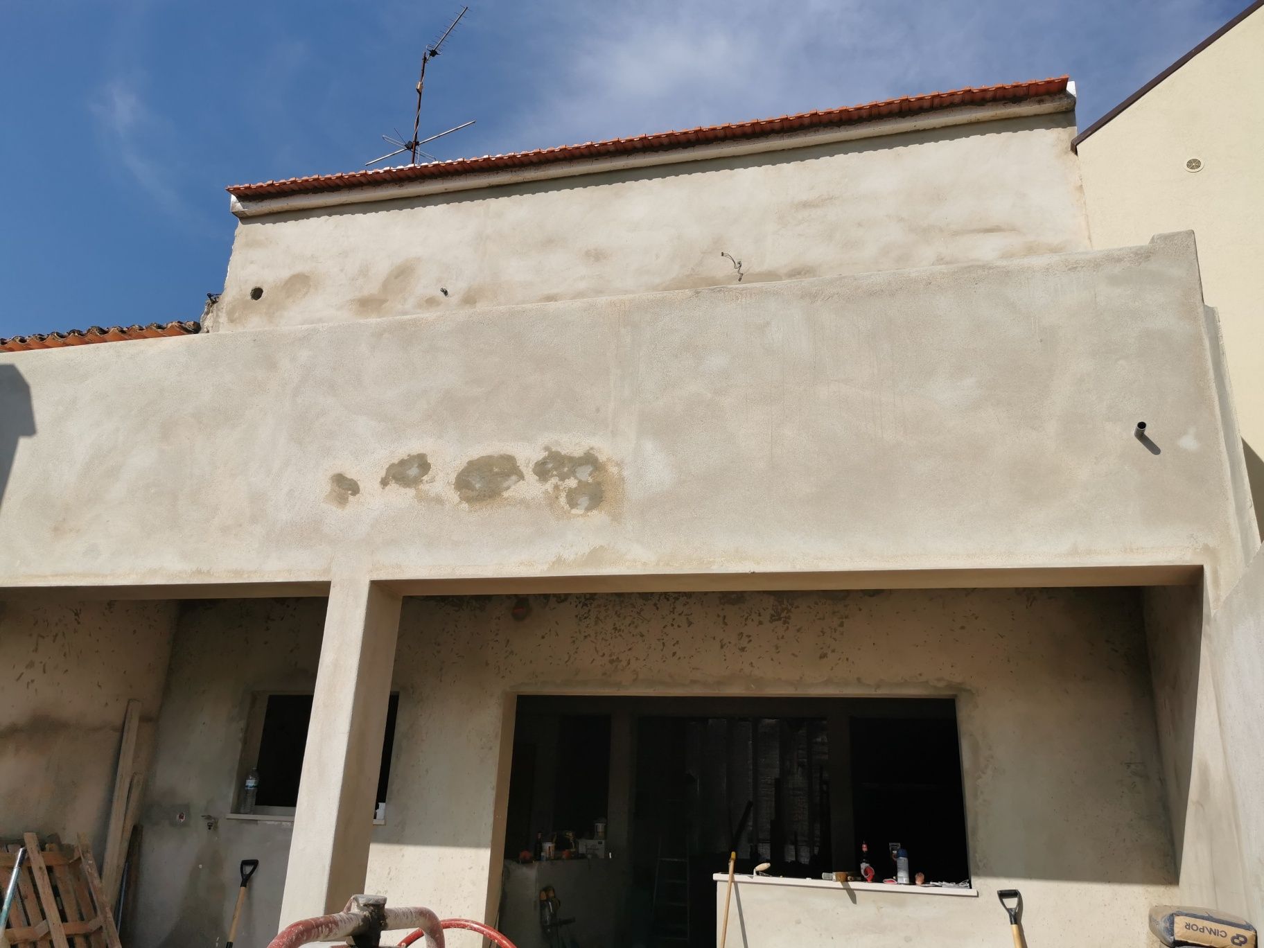 Vende se moradia totalmente recuperada