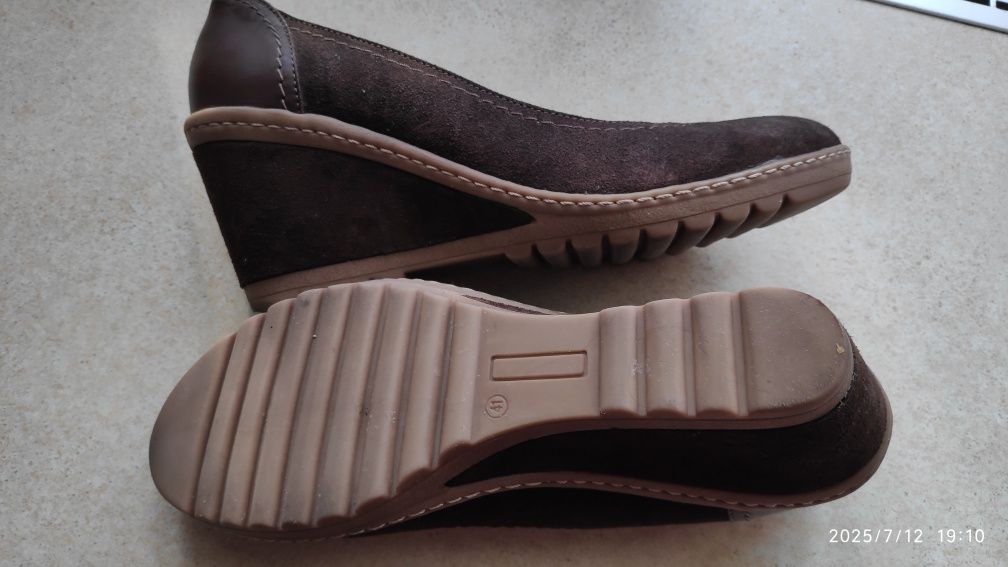 Czółenka, buty Venezia zamszowe, roz. 41
