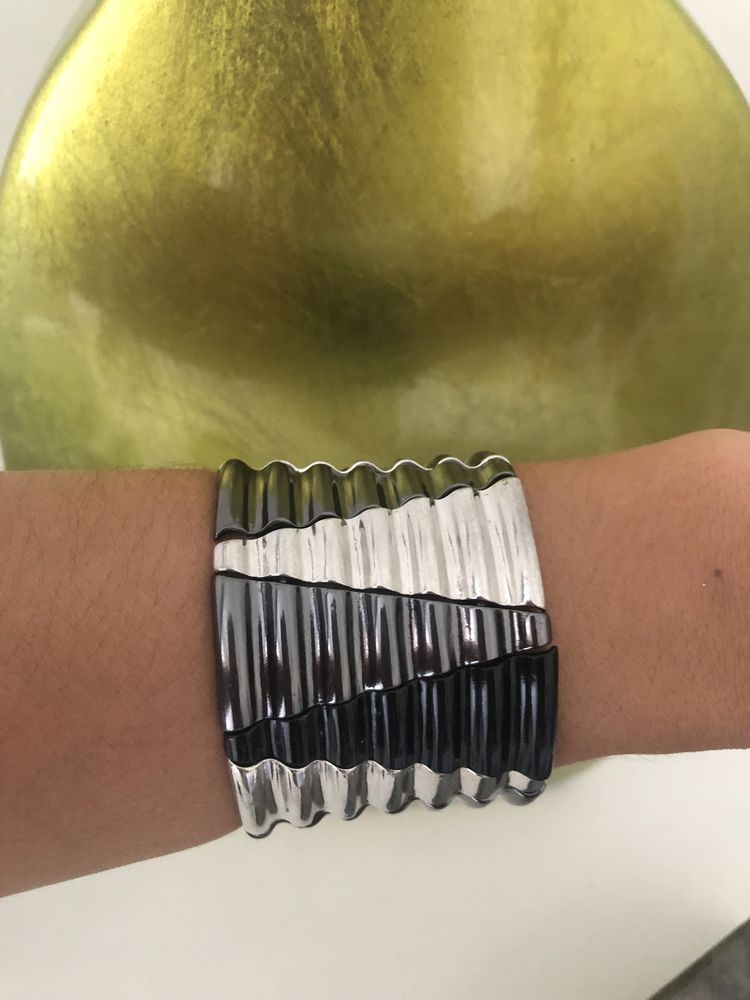 Pulseira preto e prateado