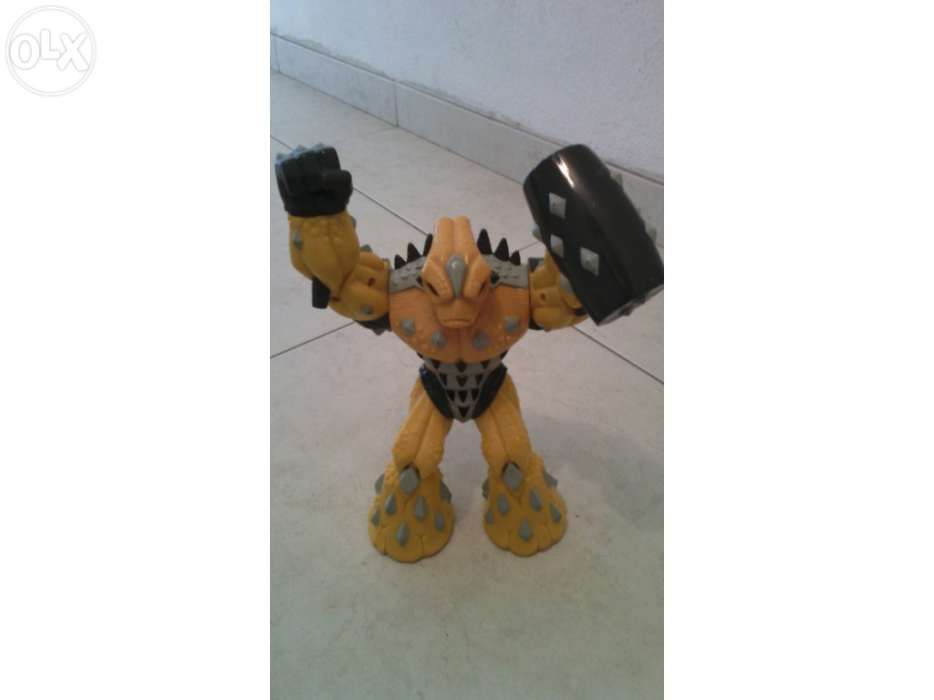 Bonecos dos gormiti que imitem sons