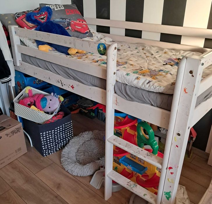 Łozko antresola z materacem dla dziecka rozkrecone do transportu