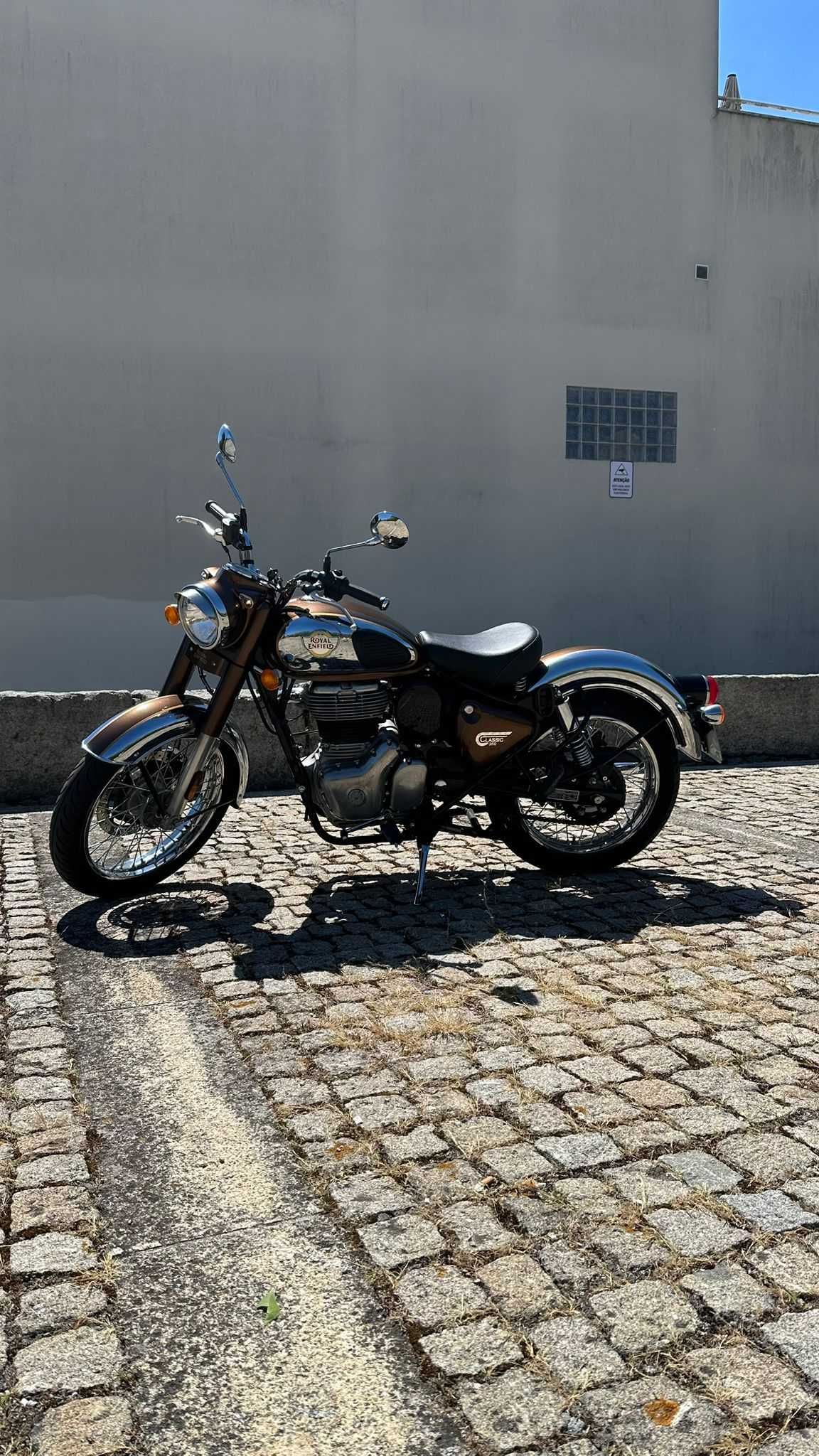 Mota royal enfield classic 350 como nova