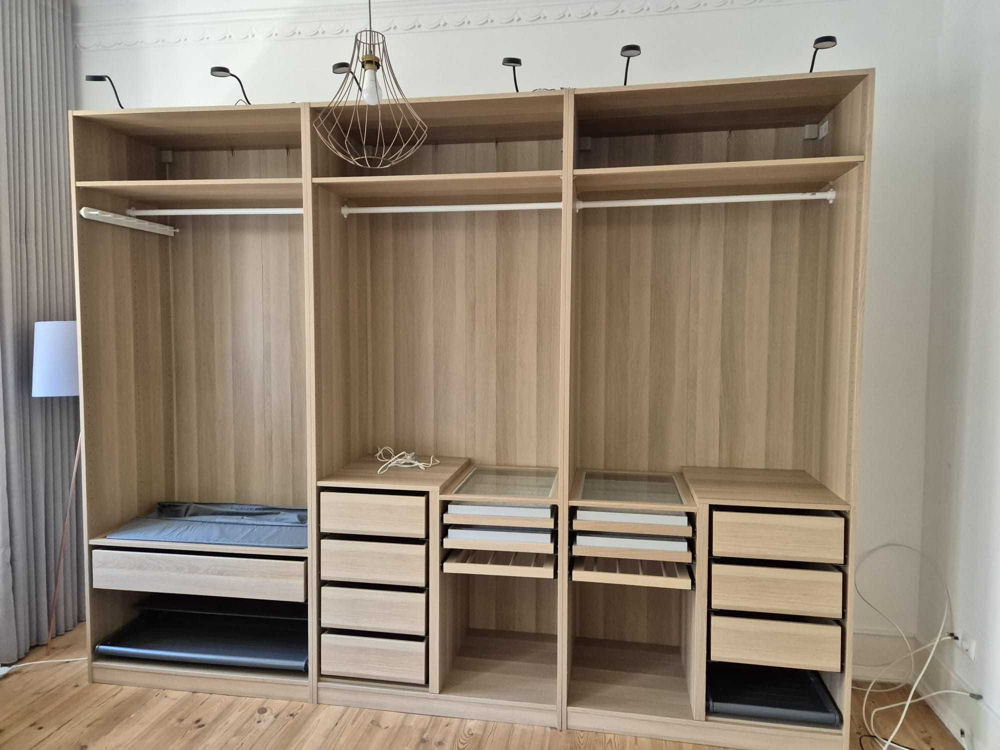 Novo IKEA PAX Roupeiro en castanho claro