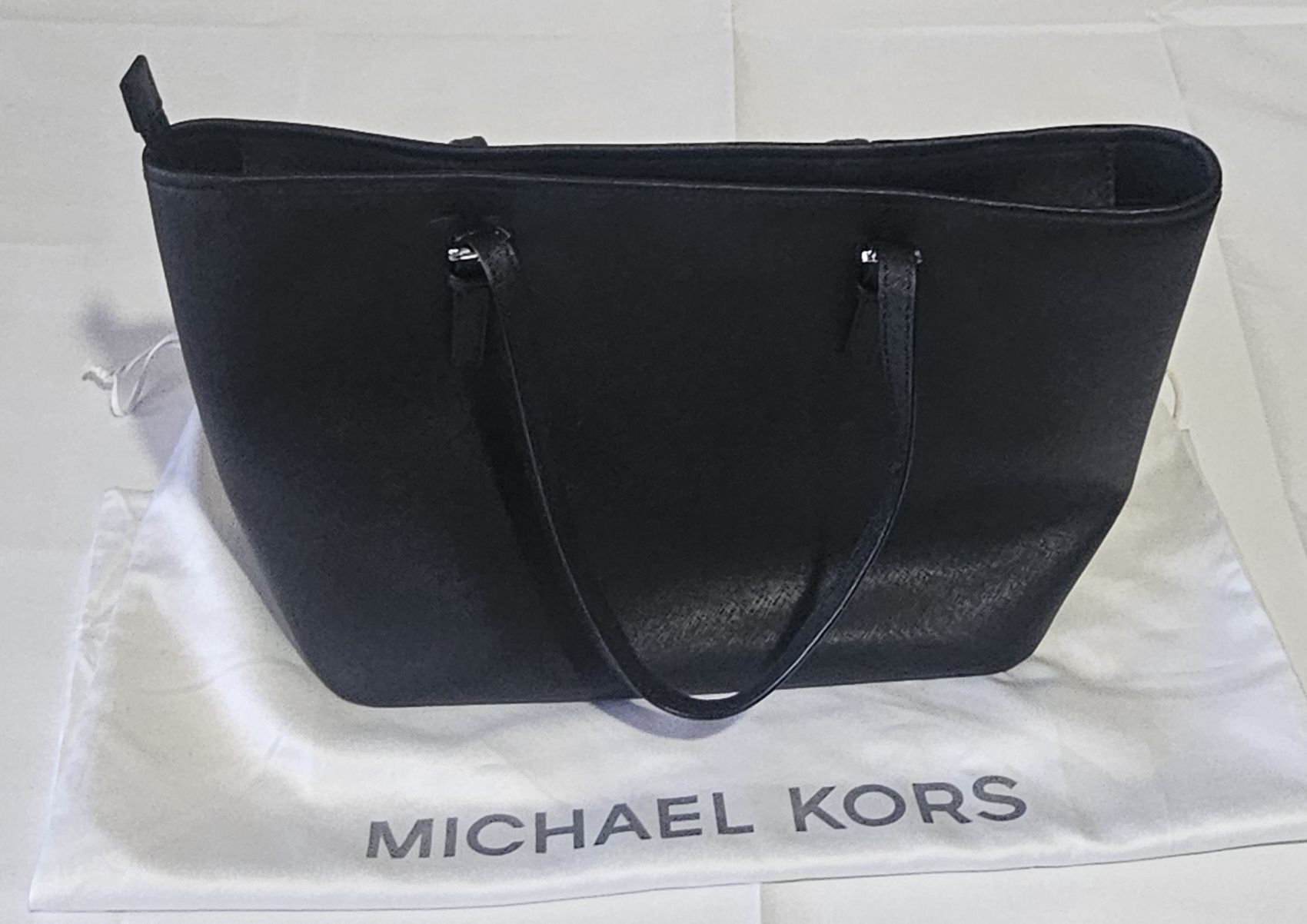 Carteira preta Michael Kors 
- (