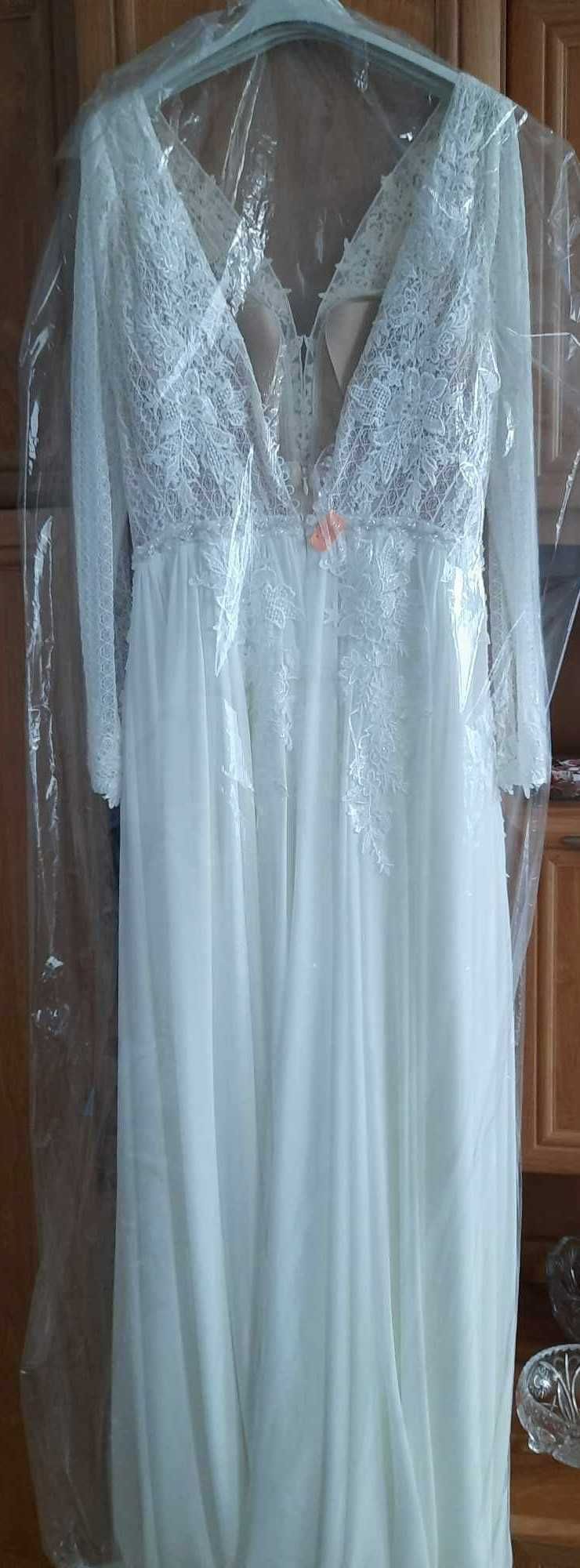 Suknia ślubna szyta na miarę.