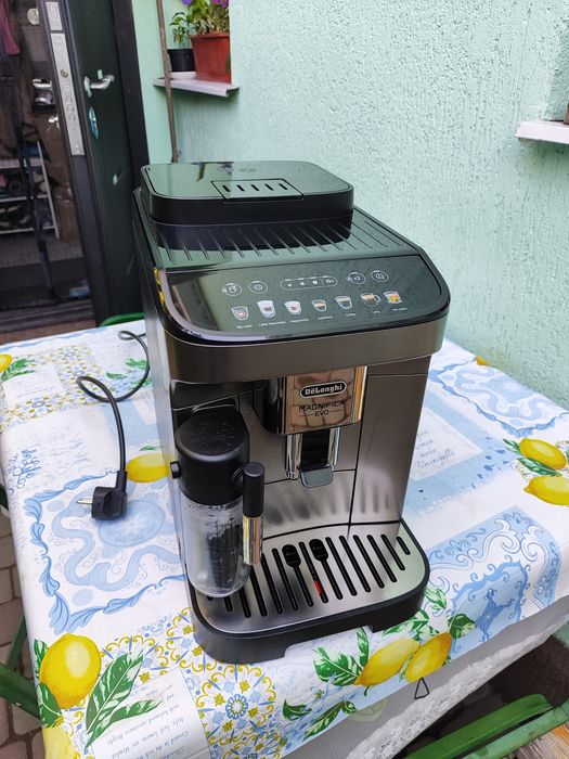 Кофемашина,кофеварка Delonghi Magnifica EVO 2022год