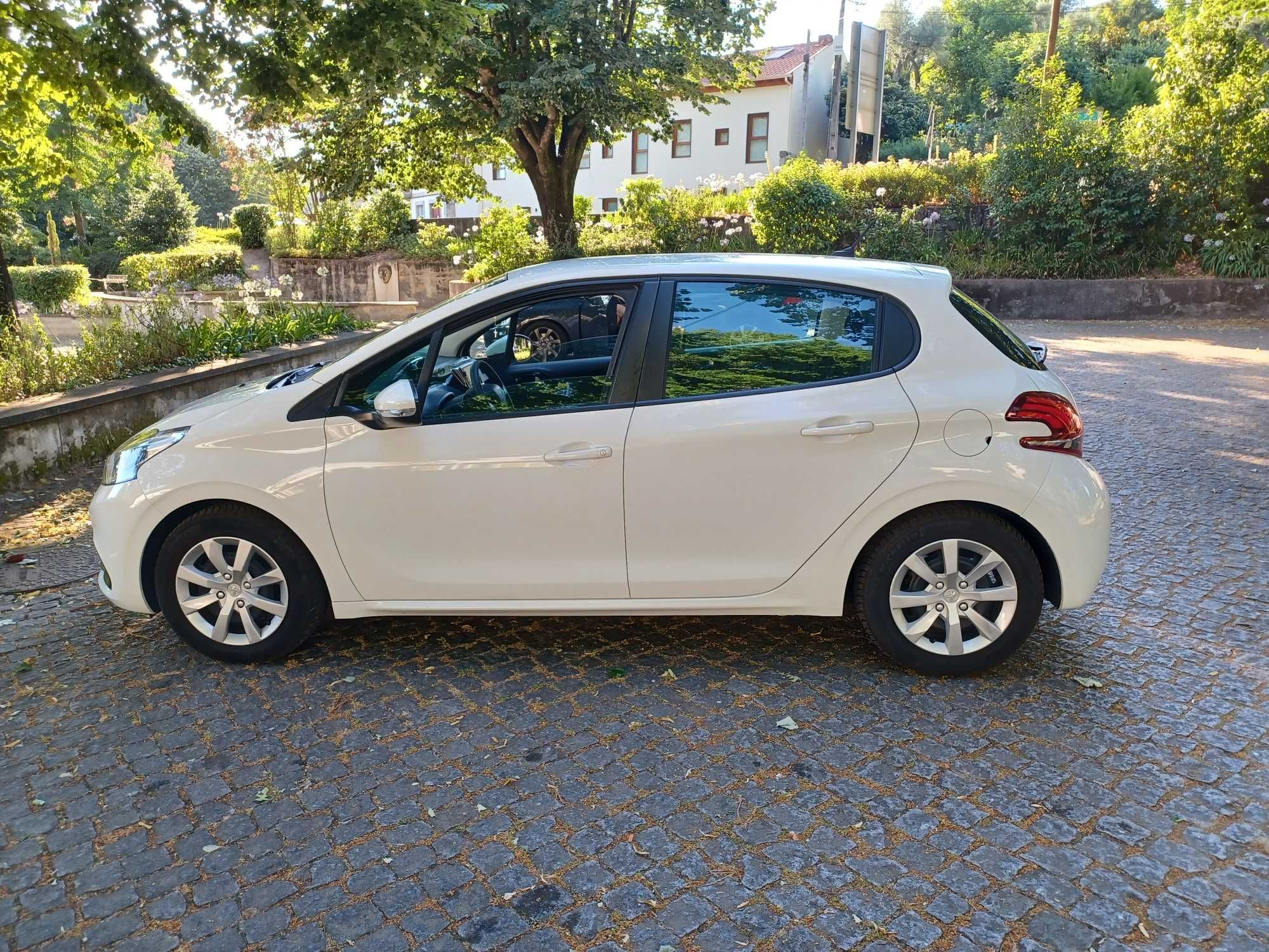 Vendo peugeot 208 active.
